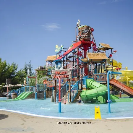 아파트 Atm 시베니크