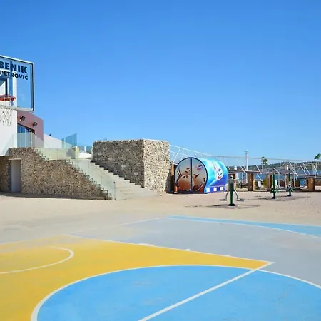 아파트 Atm 시베니크