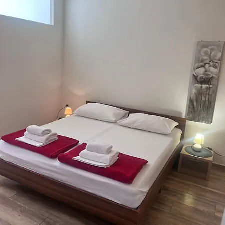 아파트 Atm 시베니크